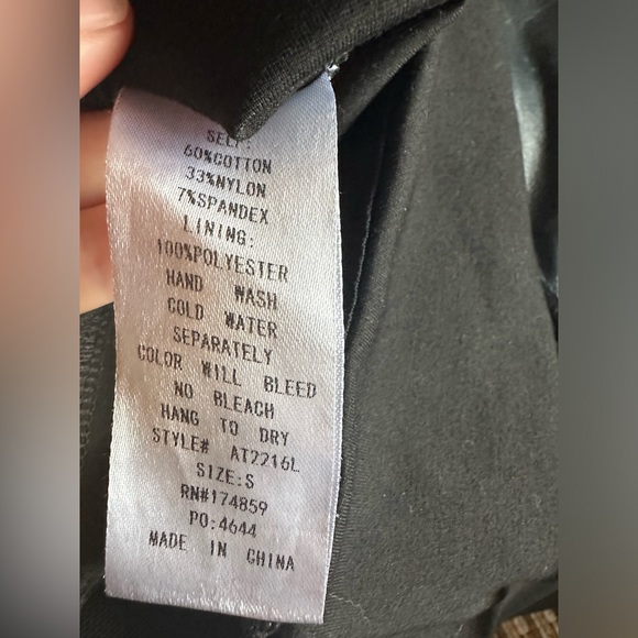 Vintage Off the Shoulder Top - Picture 7 of 7